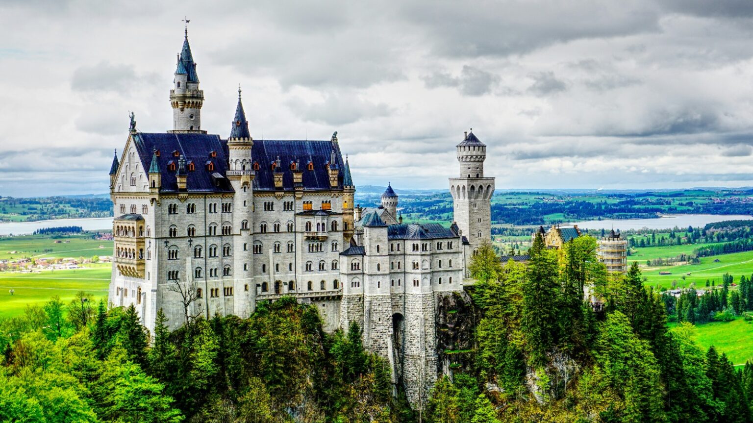 Neuschwanstein Castle2 1536x863